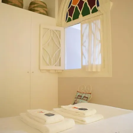 Liiiving In - Vintage Balcony Oporto