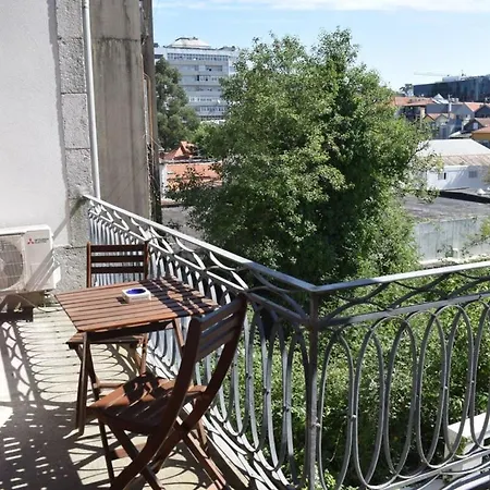 Liiiving In - Vintage Balcony Porto