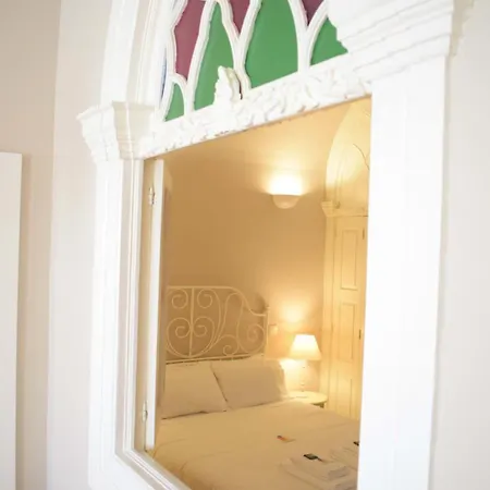 Apartment Liiiving In - Vintage Balcony